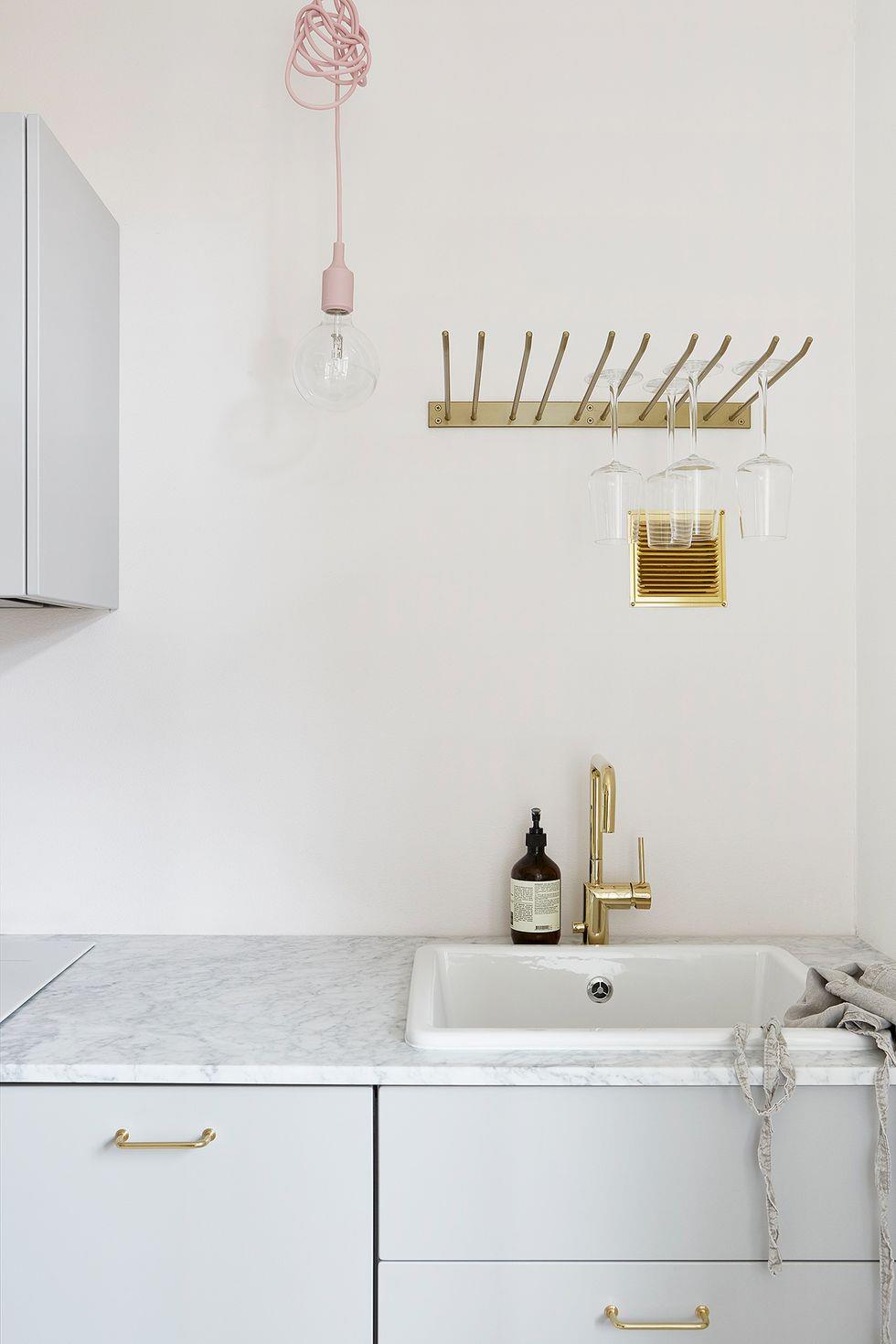 White Kitchen With Contrast Cabinets